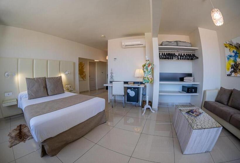 ジュニアスイート, On Hotels Oceanfront - Adults Designed