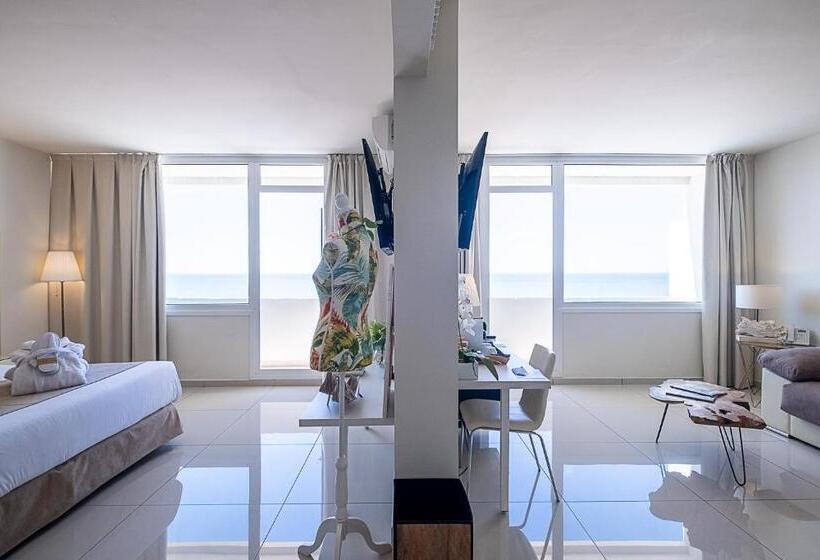 سوییت جونیور با چشم‌انداز دریا, On Hotels Oceanfront - Adults Designed