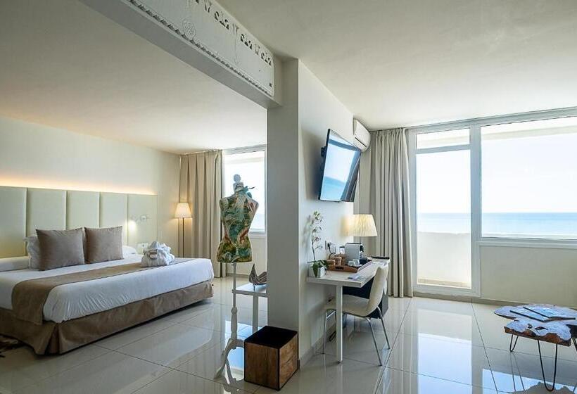 オーシャンビュージュニアスイート, On Hotels Oceanfront - Adults Designed