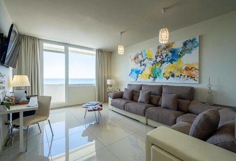 オーシャンビュージュニアスイート, On Hotels Oceanfront - Adults Designed