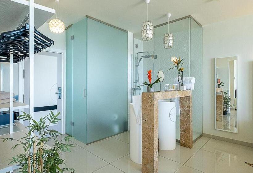 オーシャンビュージュニアスイート, On Hotels Oceanfront - Adults Designed