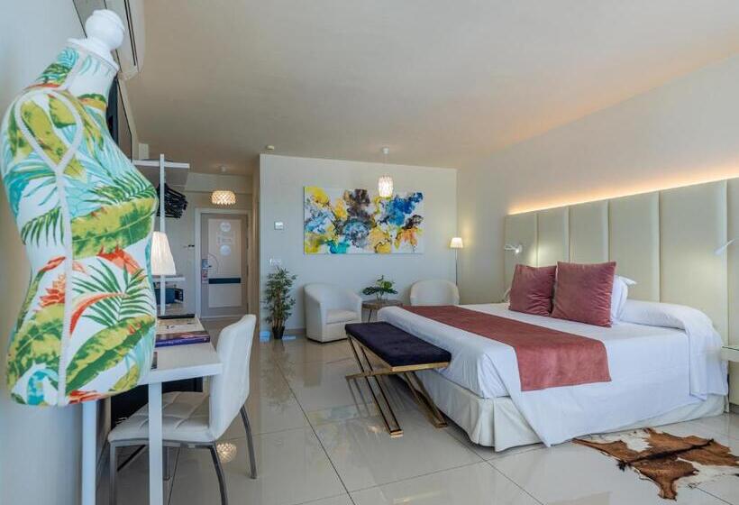 デラックスルーム, On Hotels Oceanfront - Adults Designed