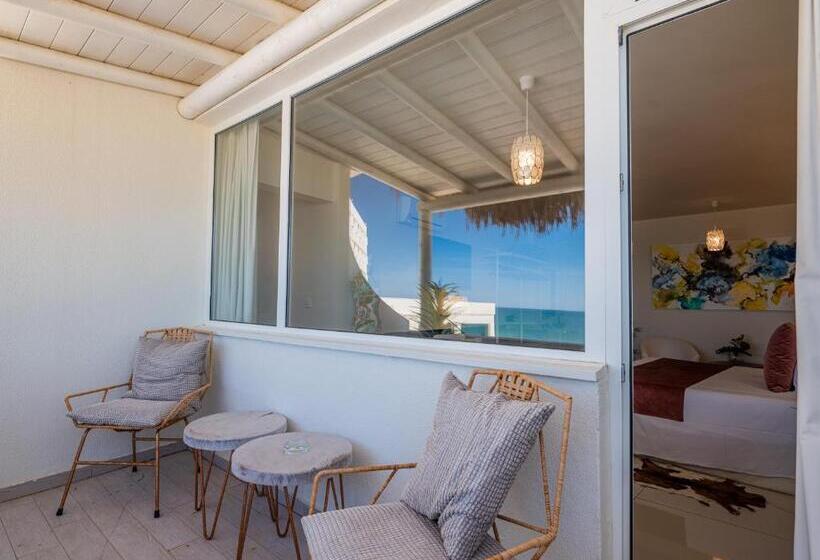 デラックスルーム, On Hotels Oceanfront - Adults Designed