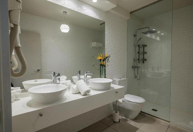 デラックスルーム, On Hotels Oceanfront - Adults Designed