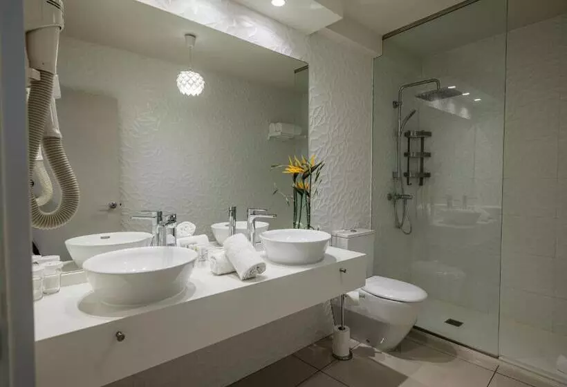 デラックスルーム, On Hotels Oceanfront - Adults Designed