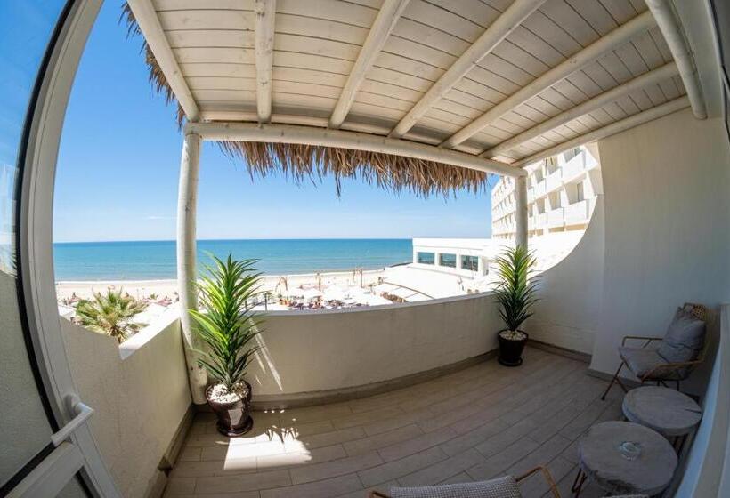 デラックスルーム, On Hotels Oceanfront - Adults Designed