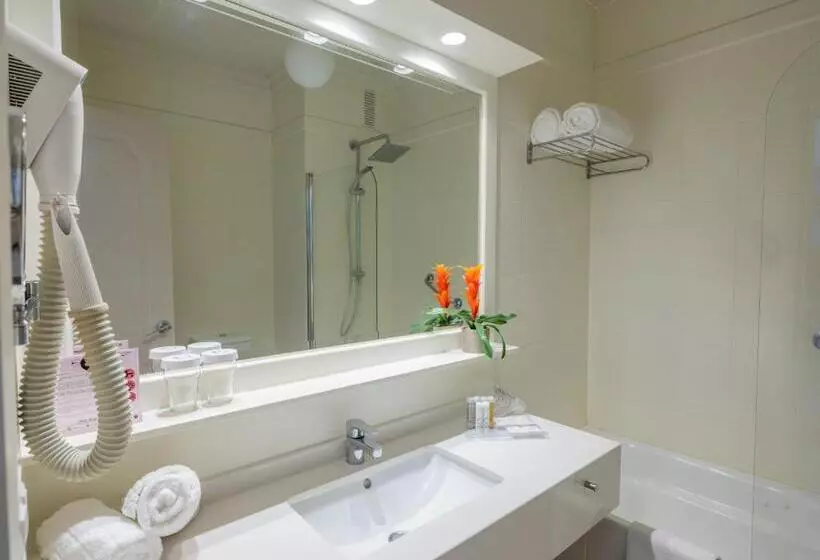 キングサイズベッドのデラックスルーム, On Hotels Oceanfront - Adults Designed