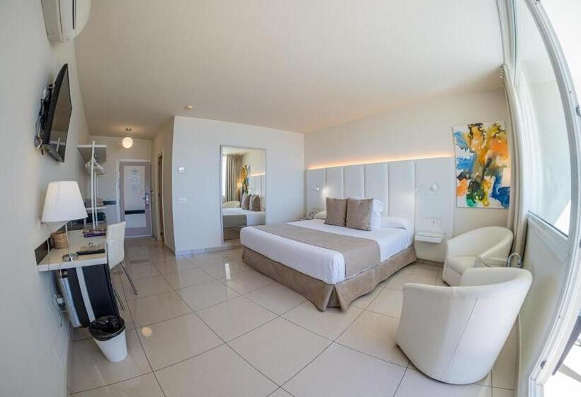 اتاق سوپریور با تخت بزرگ, On Hotels Oceanfront - Adults Designed