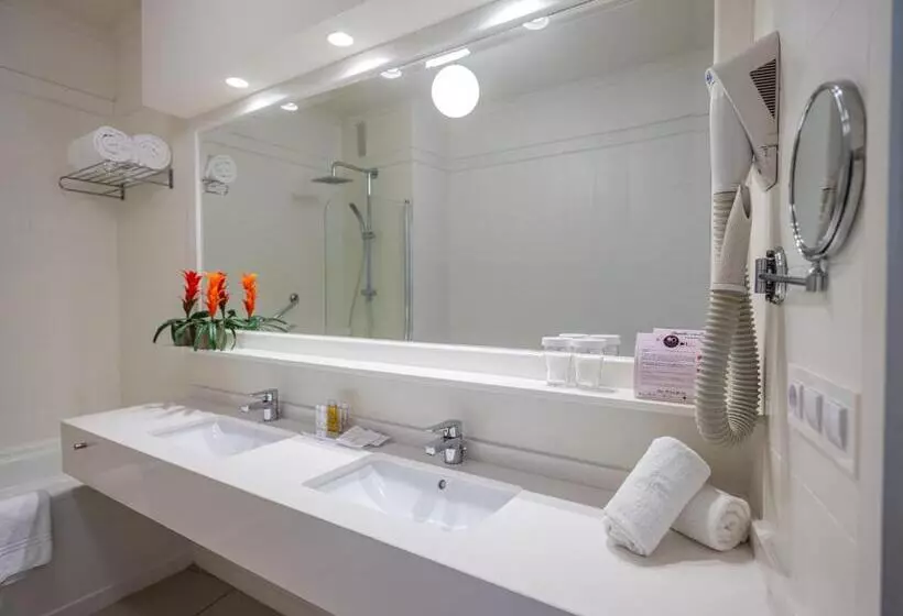 キングサイズベッドのスーペリアルーム, On Hotels Oceanfront - Adults Designed