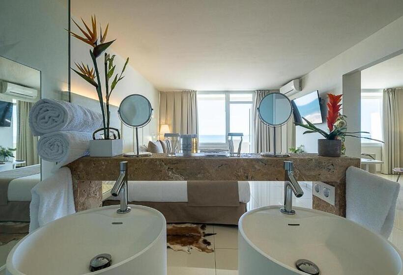 سوییت جونیور با چشم‌انداز دریا, On Hotels Oceanfront - Adults Designed
