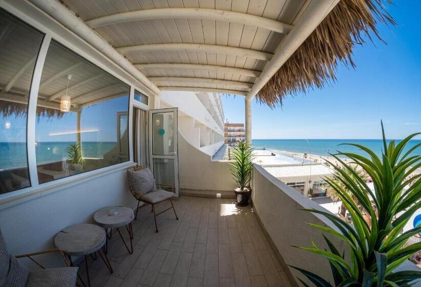 デラックスルーム, On Hotels Oceanfront - Adults Designed