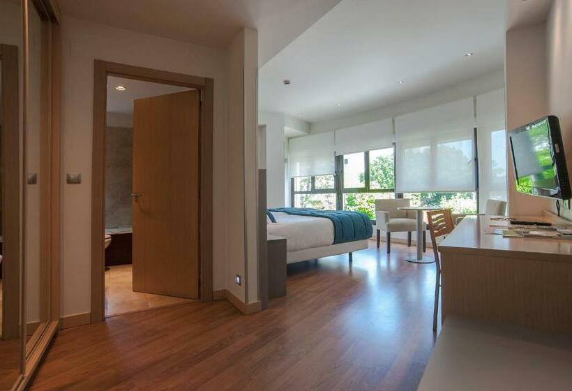 חדר סטנדרט לשלושה, Sercotel Codina