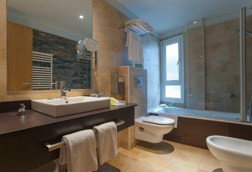 חדר סטנדרט לשלושה, Sercotel Codina