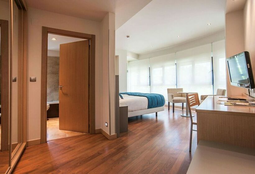 חדר סטנדרט לשלושה, Sercotel Codina