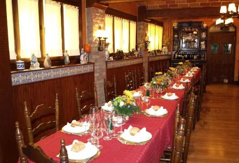 Camera Tripla Standard, Hostal Talabart