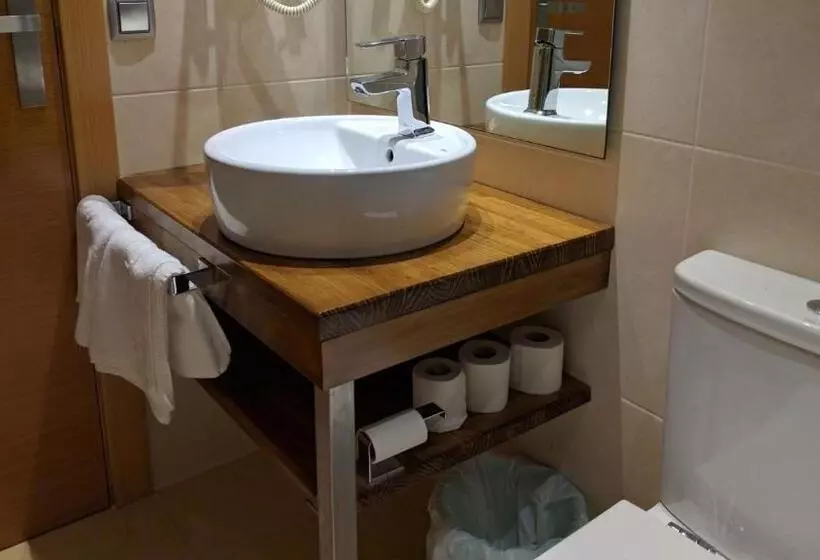Camera Tripla Standard, Hostal Talabart