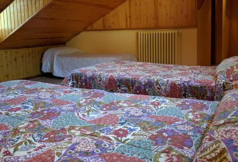 Camera Tripla Standard, Hostal Talabart