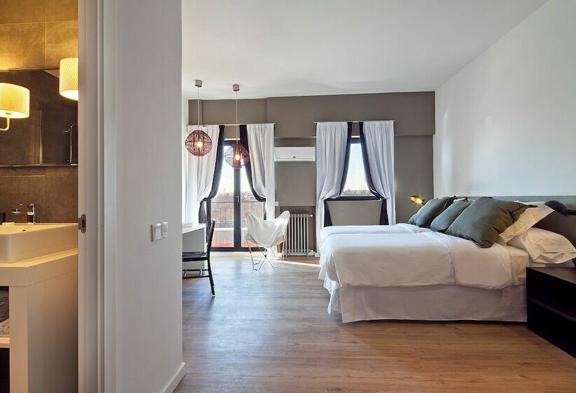 اتاق خانوادگی, Acta Madfor