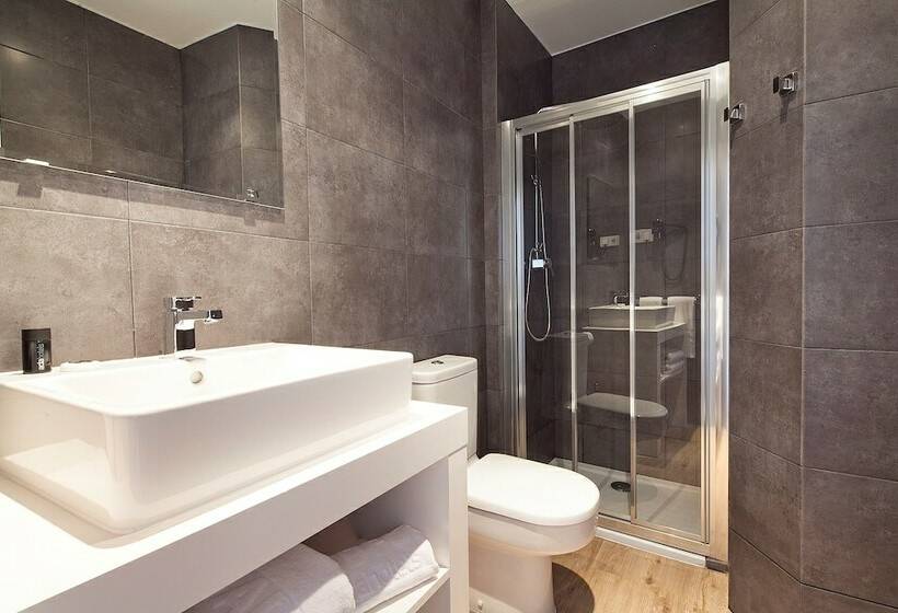 اتاق خانوادگی, Acta Madfor