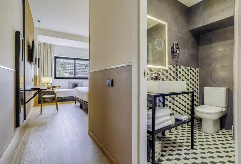 Habitación Triple Comfort, Acta Madfor