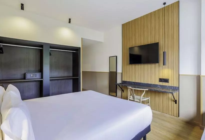 Habitación Triple Comfort, Acta Madfor