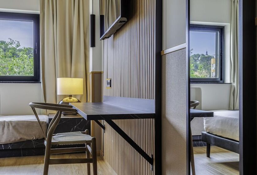 اتاق راحتی سه تخته, Acta Madfor