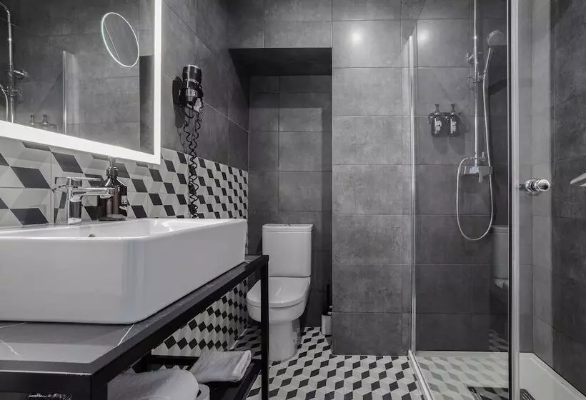Superior Room, Acta Madfor