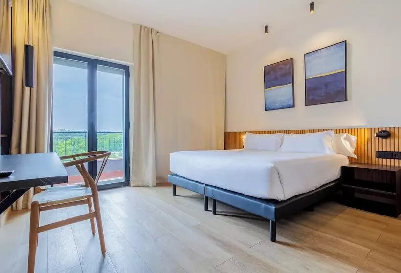 Superior Room, Acta Madfor