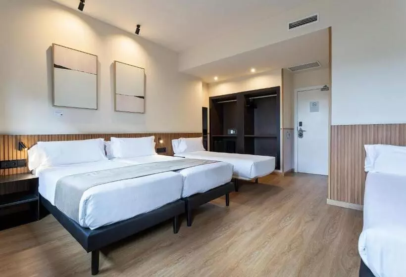 Standard Quadruple Room, Acta Madfor