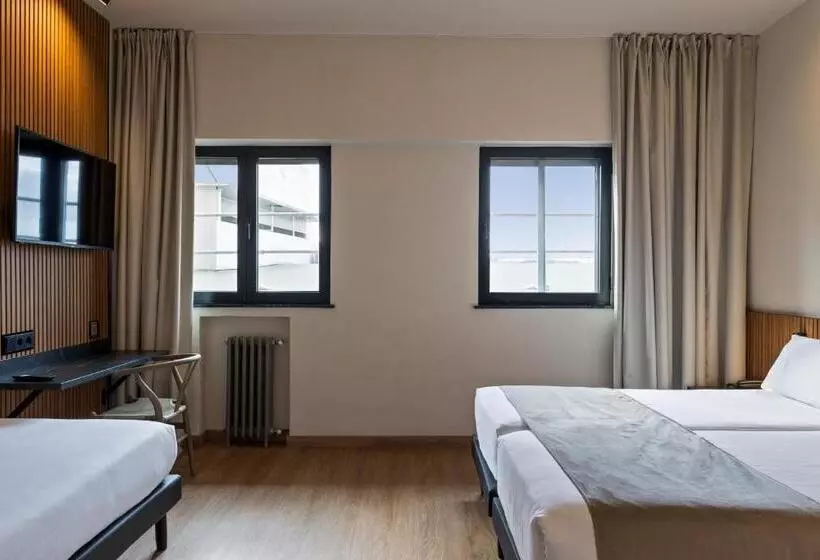 Standard Quadruple Room, Acta Madfor