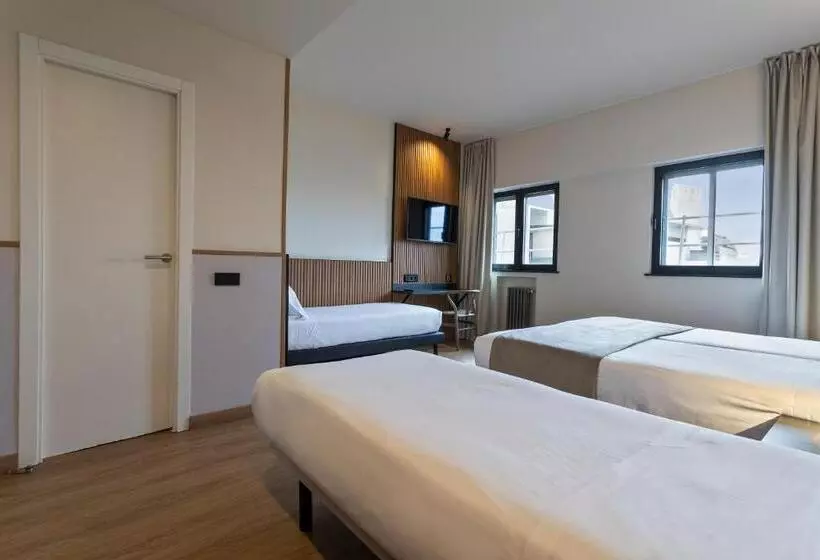 Standard Quadruple Room, Acta Madfor