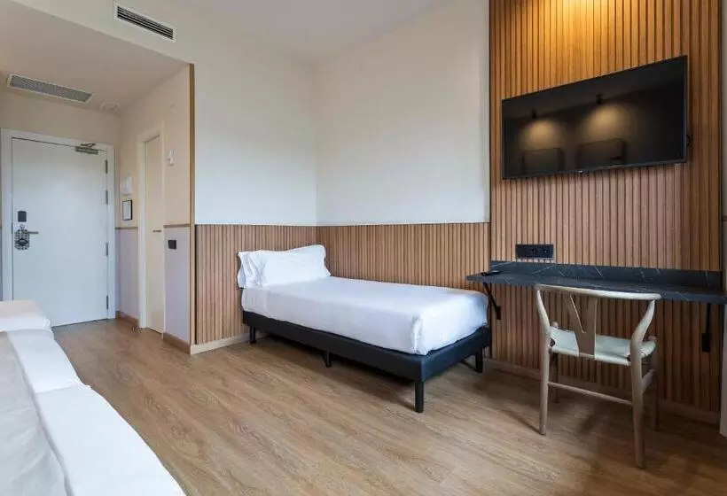 Standard Quadruple Room, Acta Madfor