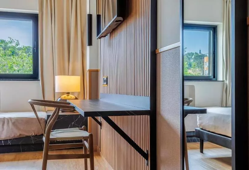 Standard Quadruple Room, Acta Madfor