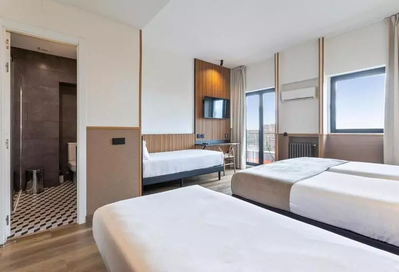 Superior Quadruple Room, Acta Madfor