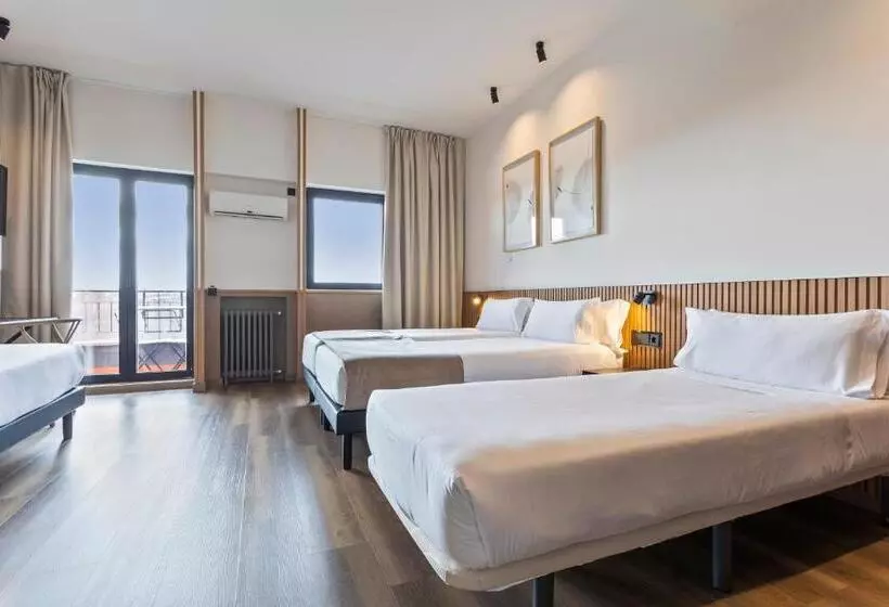 Superior Quadruple Room, Acta Madfor