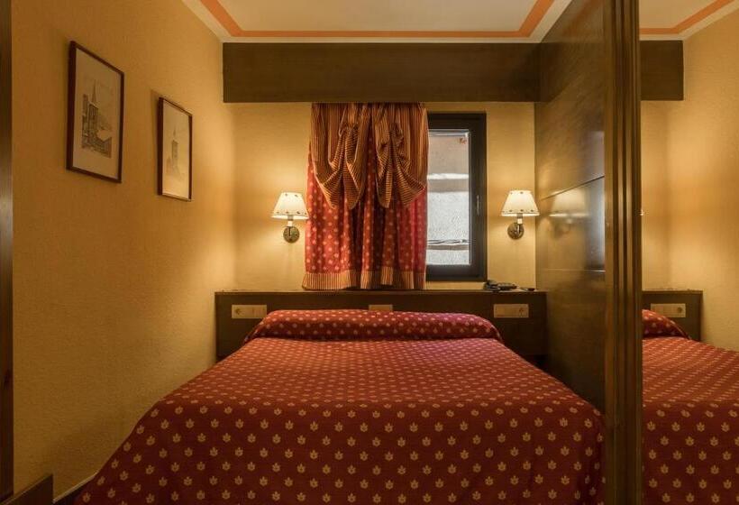 اتاق استاندارد سه نفره, Aran La Abuela