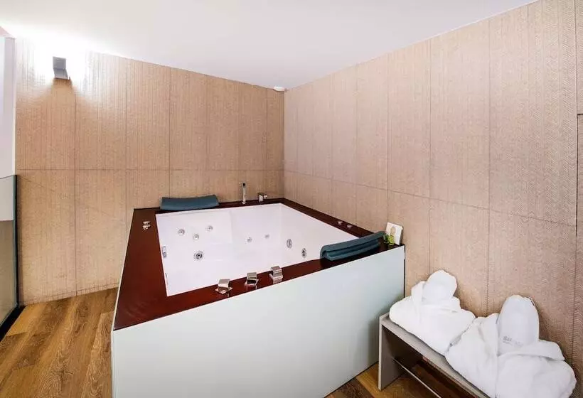اتاق دوبلکس, Barcelo Ourense