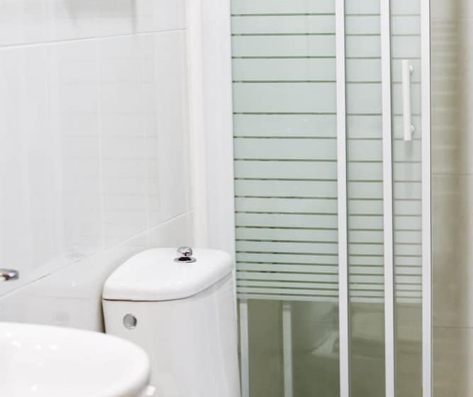 标准单人间, Celta