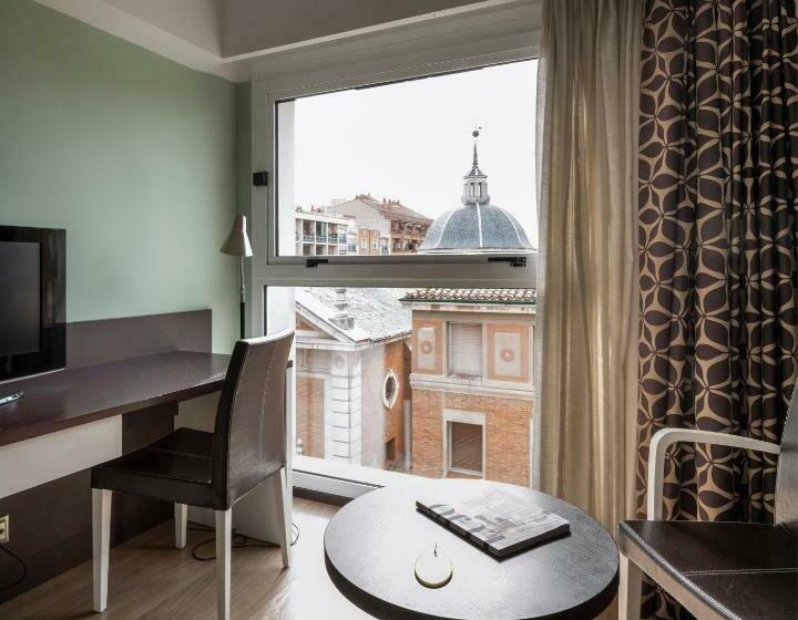 غرفة قياسية, Ciudad De Logrono