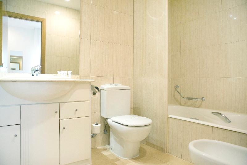 غرفة قياسية فردية, Crisol Faycán