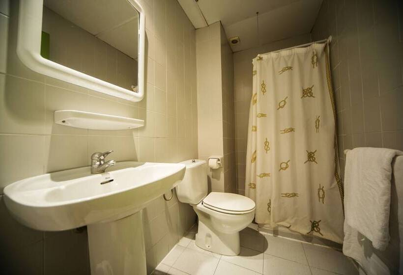 Economy Triple Room, Hipic