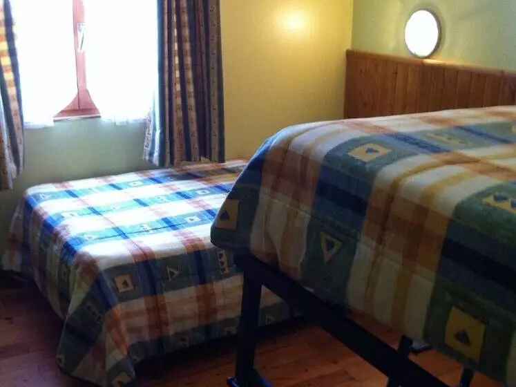 Economy Triple Room, Hipic