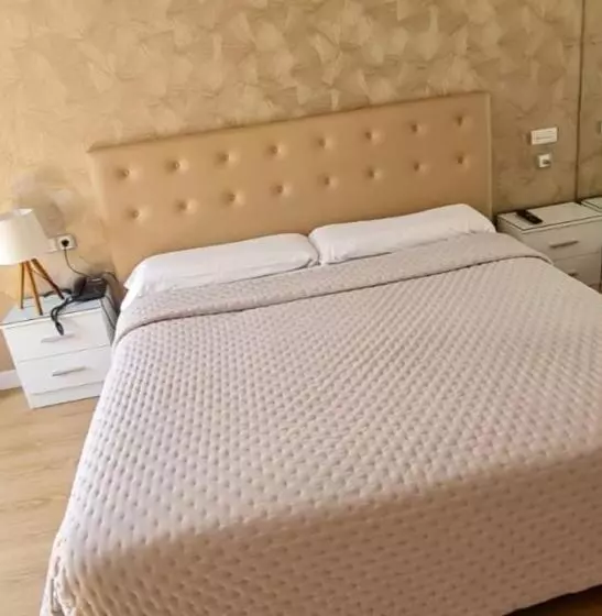 Superior Zimmer Kingsize Bett, Holiday