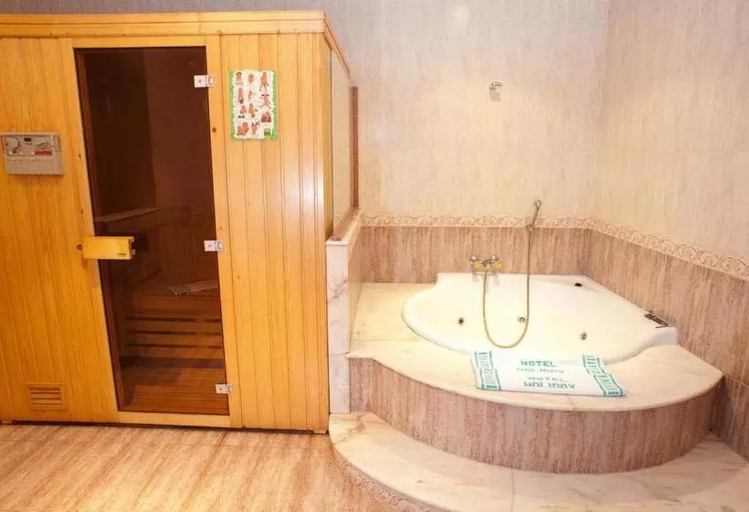 Suite Kingsize Bett, Holiday