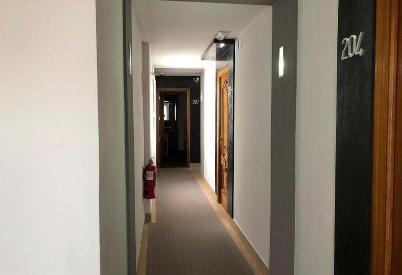 スタンダードトリプルルーム, La Zambra