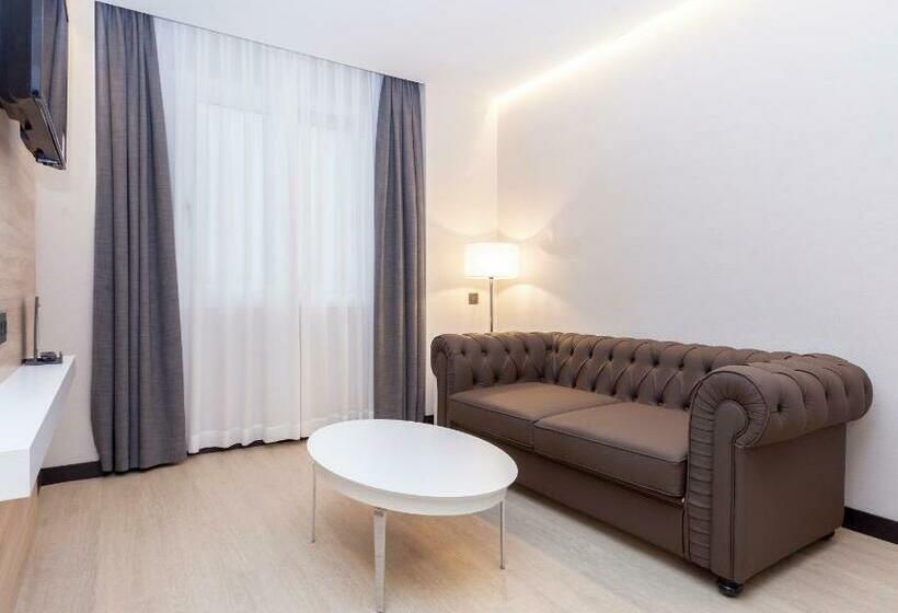 سوییت جونیور, Liabeny