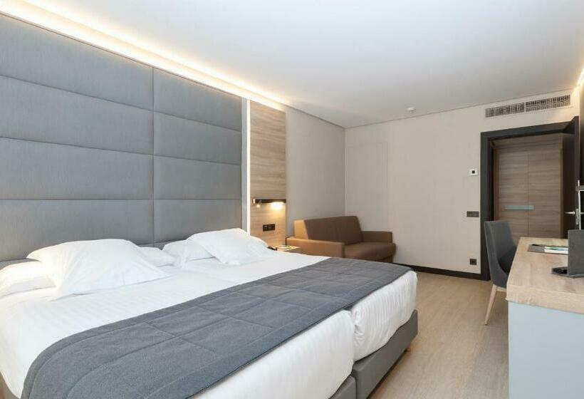 اتاق خانوادگی, Liabeny