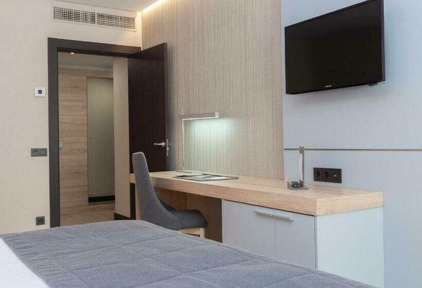 اتاق خانوادگی, Liabeny