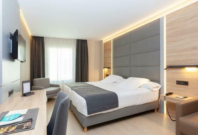 اتاق خانوادگی, Liabeny