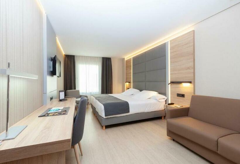 اتاق خانوادگی, Liabeny